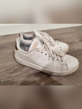 Women's ADIDAS Advantage Copper Metallic Size 7 Shoes